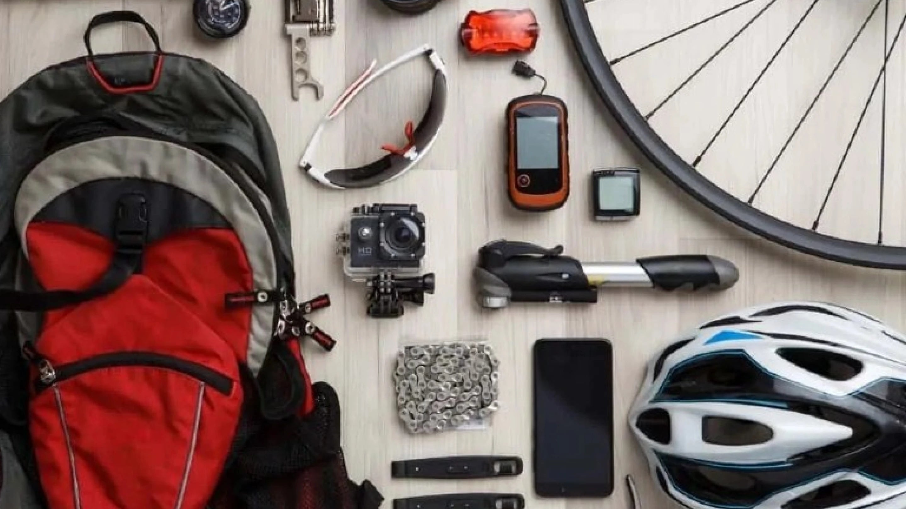 Top 10 des accessoires indispensables pour un vélo électrique